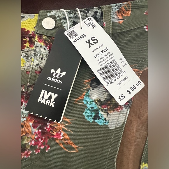 IVY PARK X ADIDAS IVYTOPIA Olive Green Skirt with Floral Print & Mesh
Lining - Picture 13 of 13